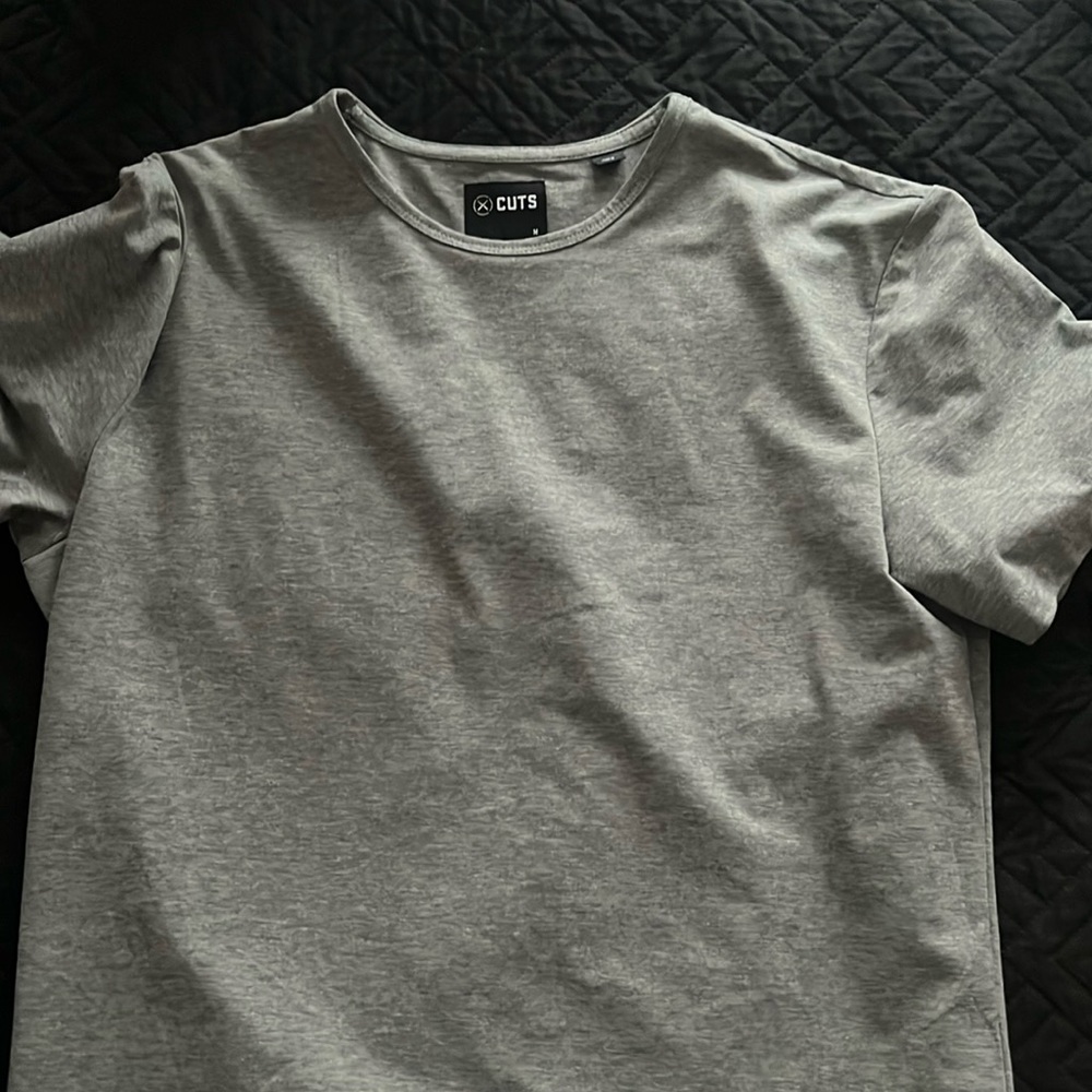 Cuts t-shirt